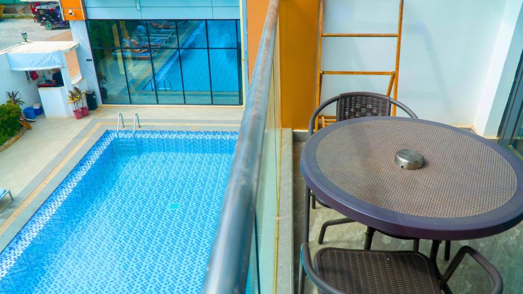 Bazén v ubytování Venus Royale Hotel nebo v jeho okolí