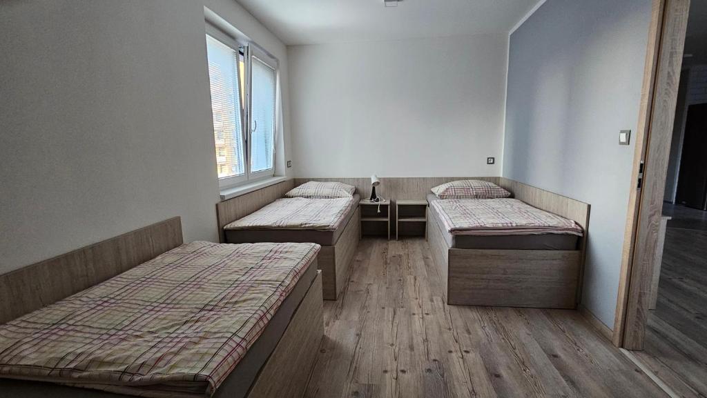Postel nebo postele na pokoji v ubytování Rezidence Bělehradská