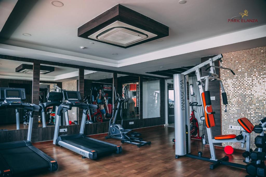 Fitness centrum a/nebo fitness zařízení v ubytování Hotel Park Elanza Chennai