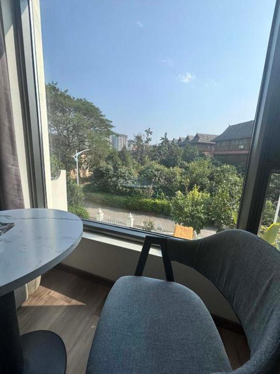 Nespecifikovaný výhled na hory nebo výhled na hory při pohledu z hotelu