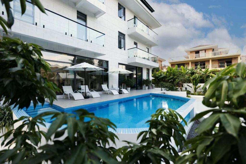 Bazén v ubytování Xishuangbanna Verdant House Resort Hotel nebo v jeho okolí
