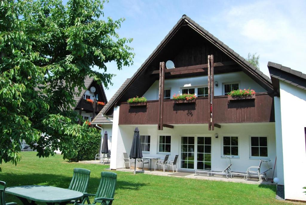 Ein Garten an der Unterkunft Ferienwohnung für 4 Personen ca 65 m in Walkenried, Harz Unterharz - a82702