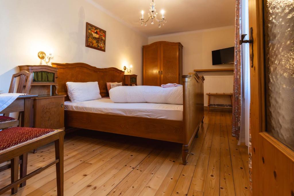 Postel nebo postele na pokoji v ubytování Gästehaus Goldener Stern