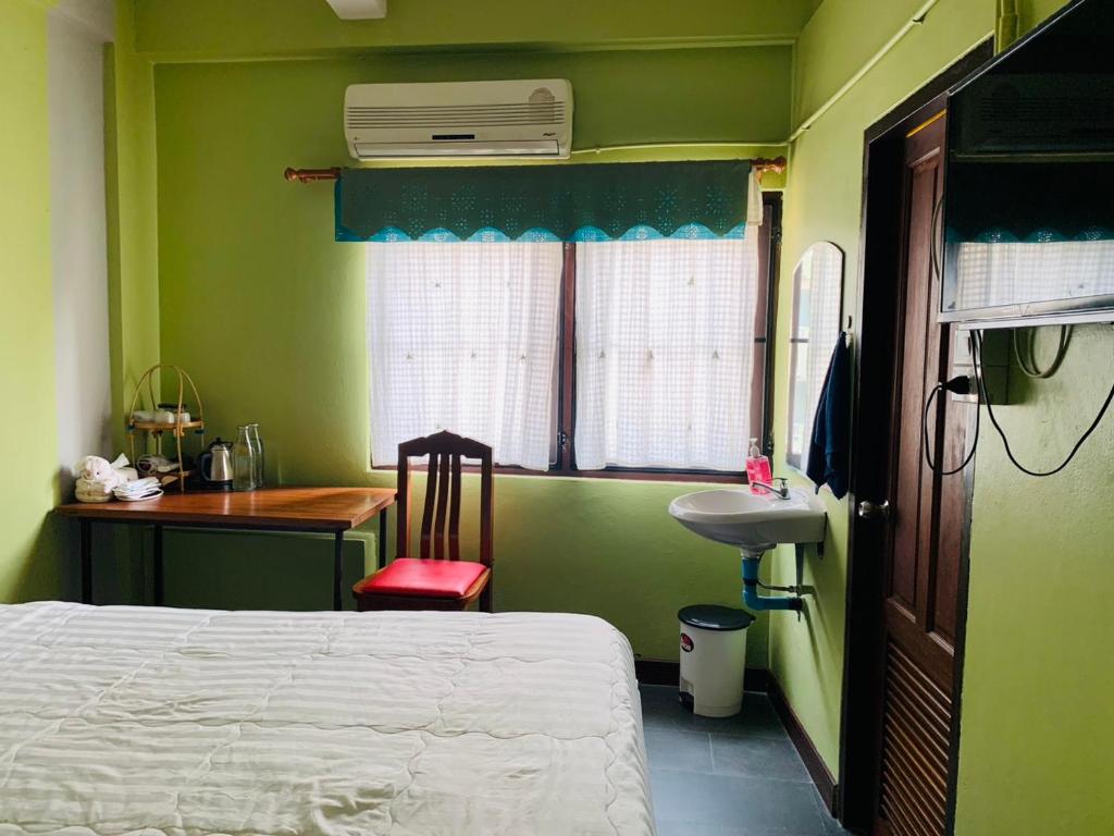 Retro At Phra Sing Guest House - 3