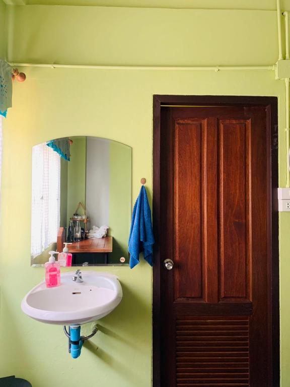 Retro At Phra Sing Guest House - 5