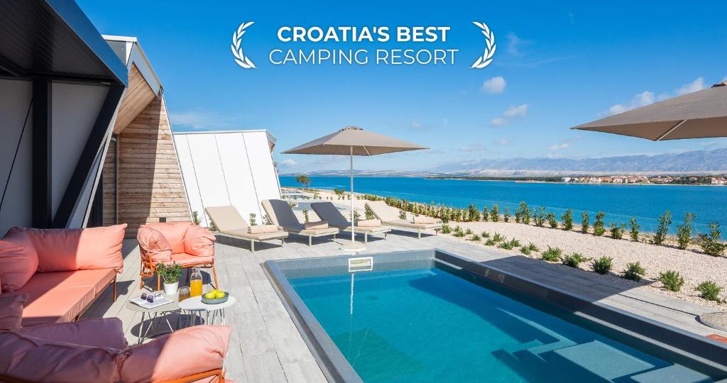 Bazén v ubytování Aminess Style Glamping Villas & Holiday Homes Avalona nebo v jeho okolí