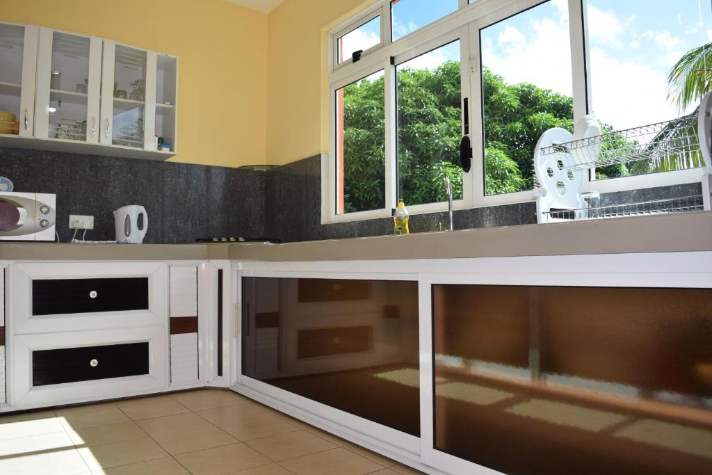 Kuchyň nebo kuchyňský kout v ubytování Baywatch Apartment