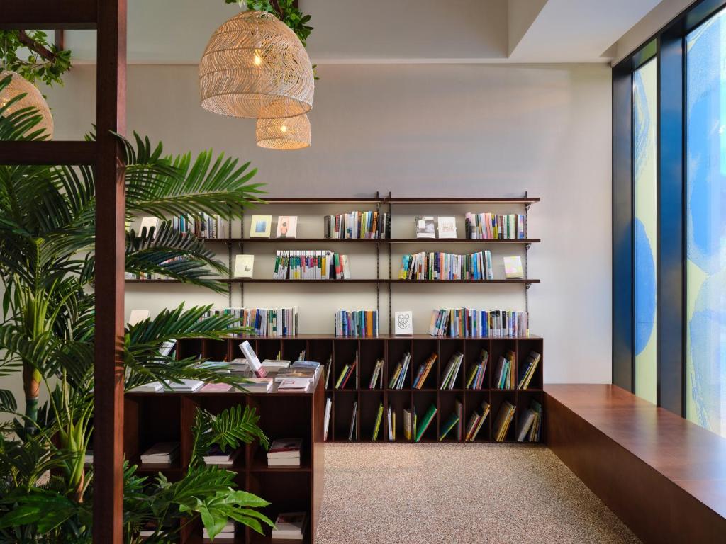 Perpustakaan di hotel