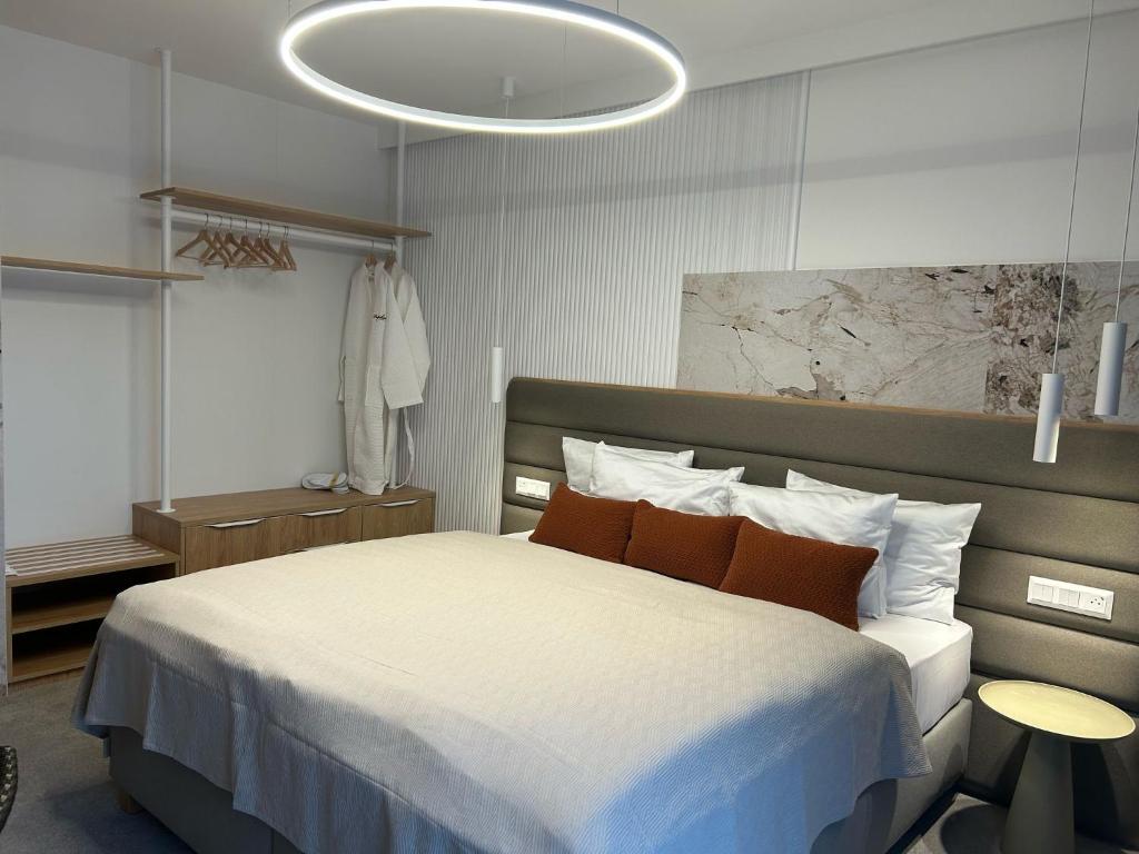 Posteľ alebo postele v izbe v ubytovaní Hotel Dolphin - Adult friendly
