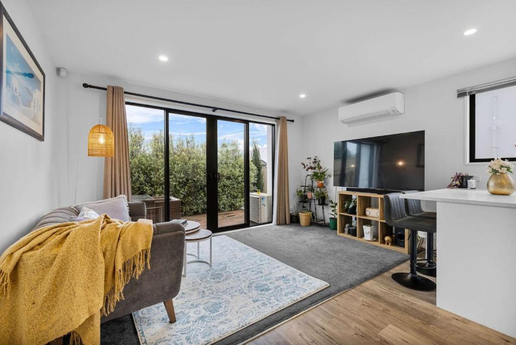 Charming 2-Bedroom Townhouse