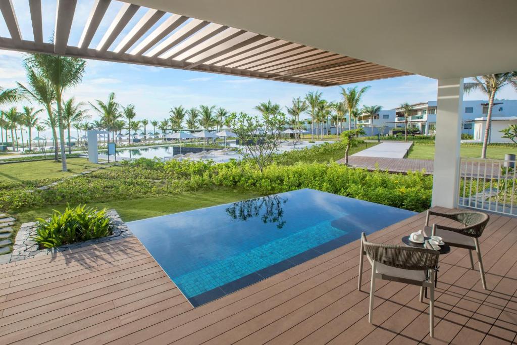 3 Bedrooms Villa, Private Pool, Beach Front - King Beds