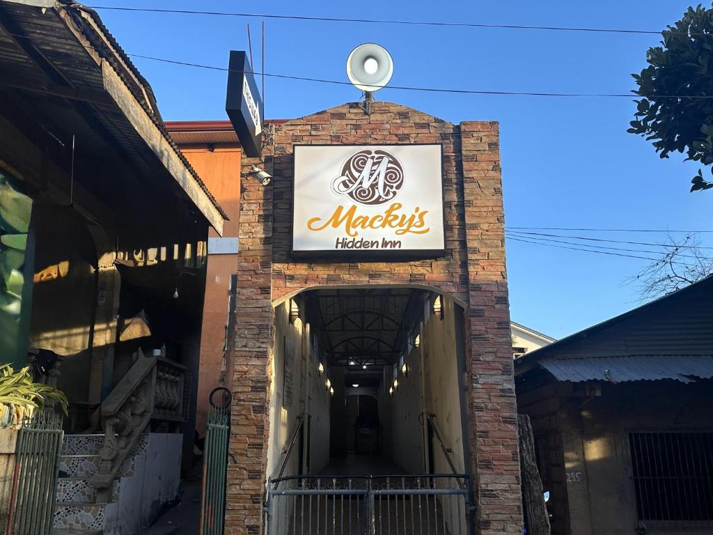 Certifikát, hodnocení, plakát nebo jiný dokument vystavený v ubytování Macky's Hidden Inn