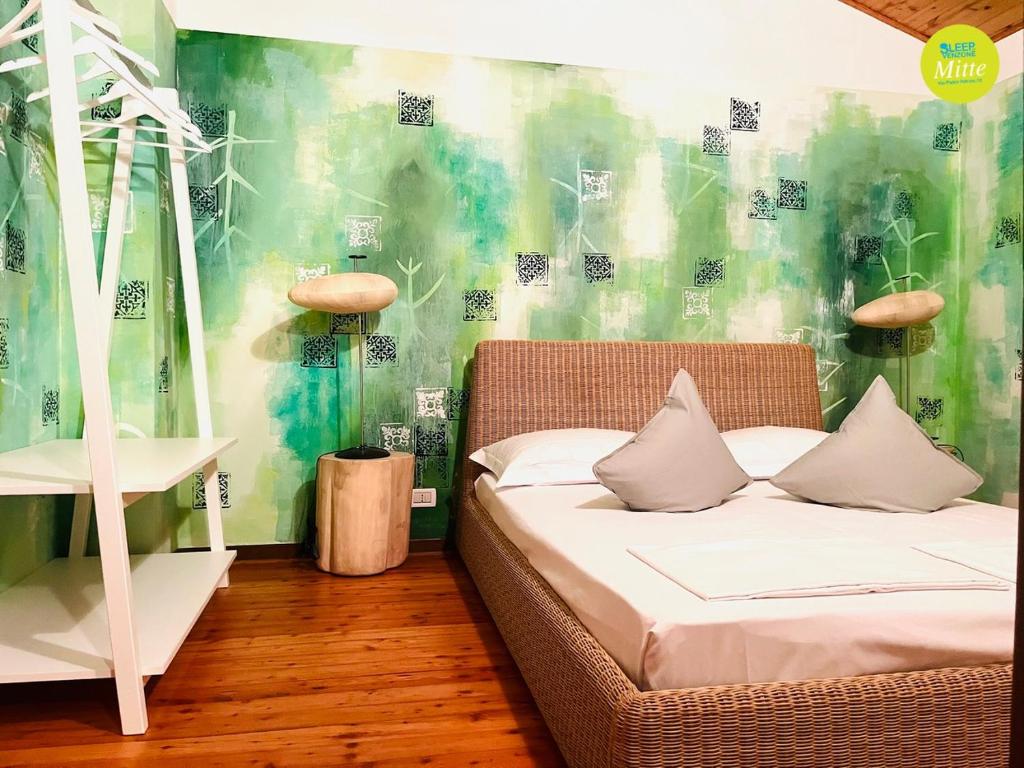 Postel nebo postele na pokoji v ubytování Sleep In Venzone Mitte