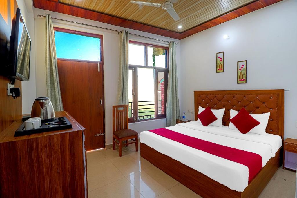 Postel nebo postele na pokoji v ubytování Vidisha home stay and Flavors cafe& dine