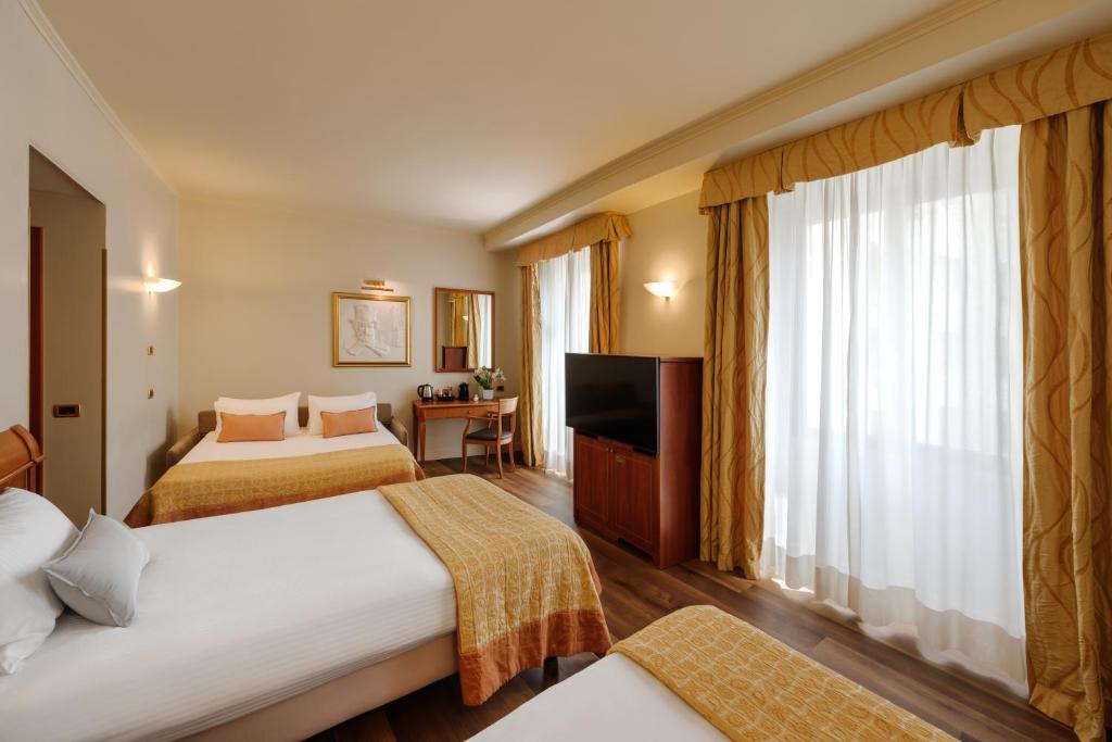 Postel nebo postele na pokoji v ubytování Hotel Dei Cavalieri Milano Duomo