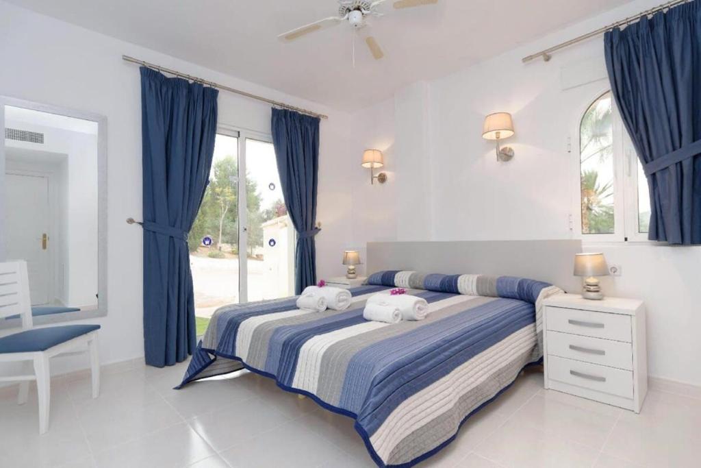 Postel nebo postele na pokoji v ubytování La Manga Club Resort - Los Olivos 75
