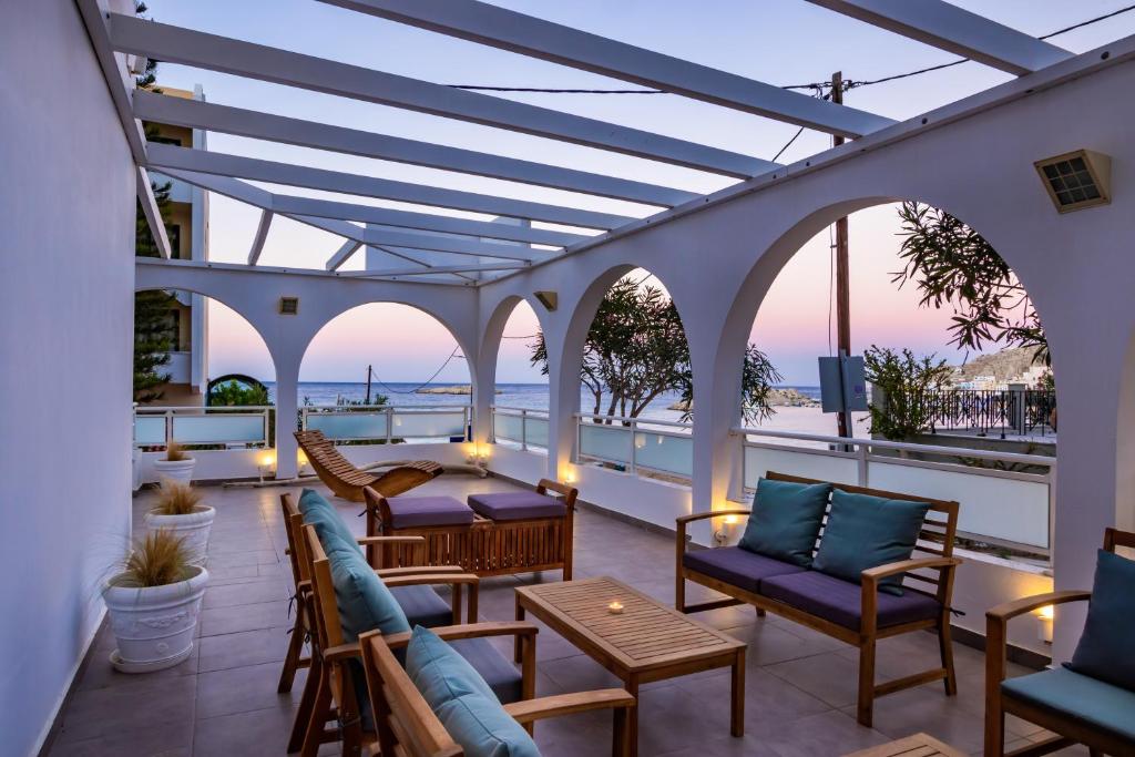 Posezení v ubytování ALOS SUITES ex-Possirama Bay aparts