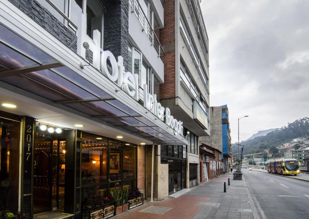 Nespecifikovaný výhled na hory nebo výhled na hory při pohledu z hotelu