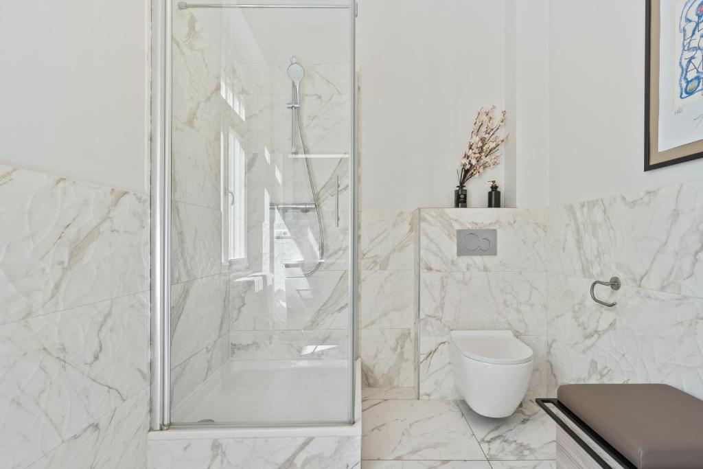 Bagno di Spacious & Tranquil Rooms in Limpertsberg