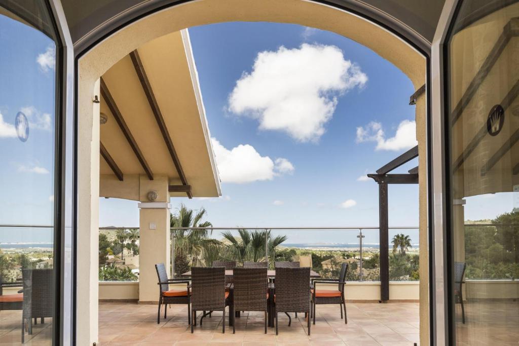 Balkón nebo terasa v ubytování La Manga Club Resort - Individual Villa 439