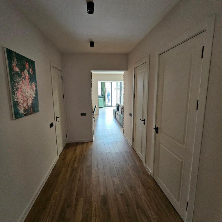 Fotografie z fotogalerie ubytování Niabi 3BDR Villa with pool v destinaci Tbilisi City