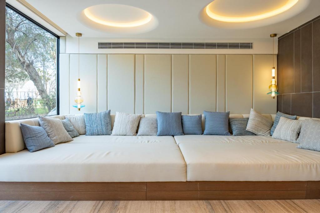 Postel nebo postele na pokoji v ubytování Seanergy Boutique & Spa Hotel