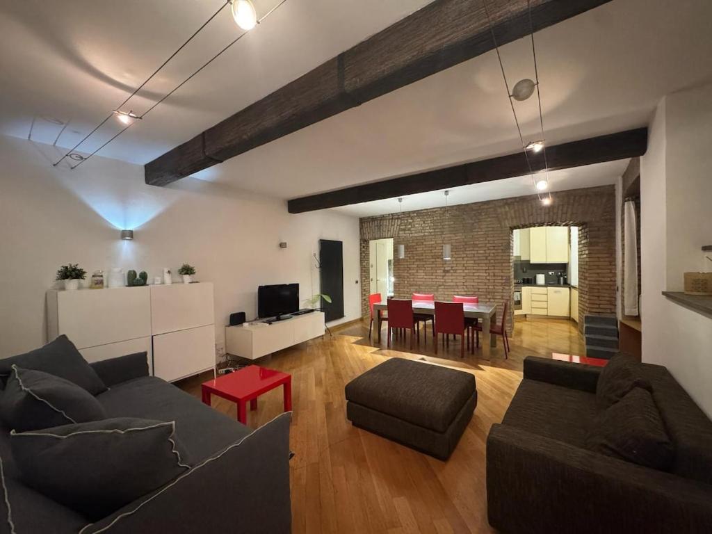 New! Renovated Apt in Ancient Rome