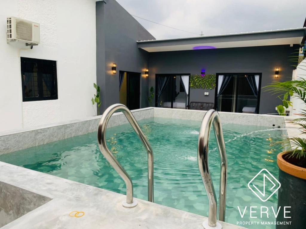 Πισίνα στο ή κοντά στο Ipoh C Private Club House by Verve EECH109
