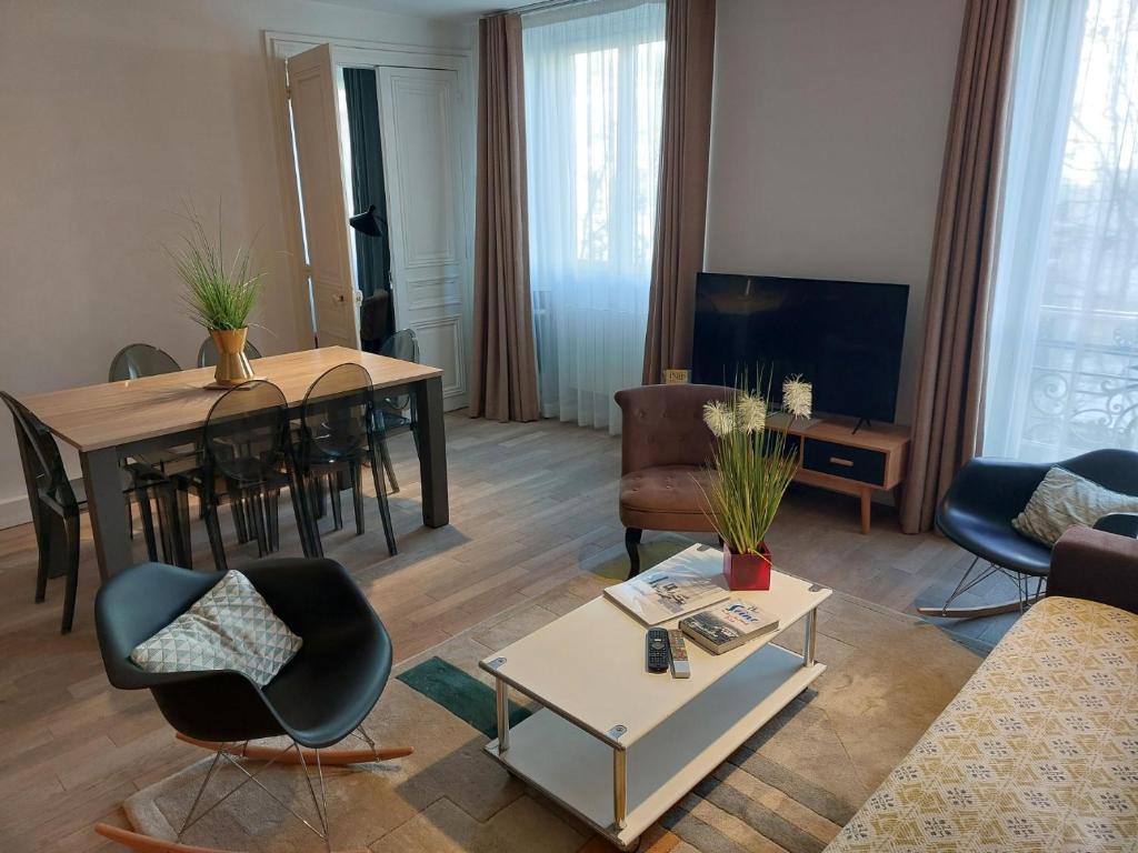 Apartments Paris Centre - At Home Hotel - 18