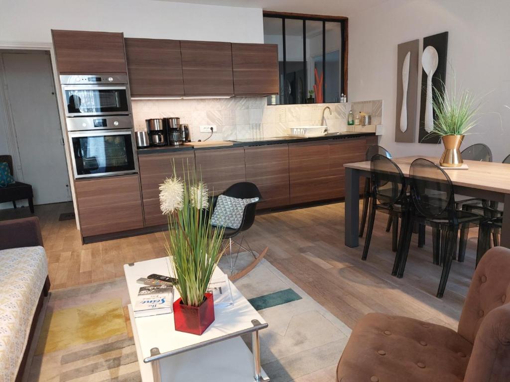 Apartments Paris Centre - At Home Hotel - 4