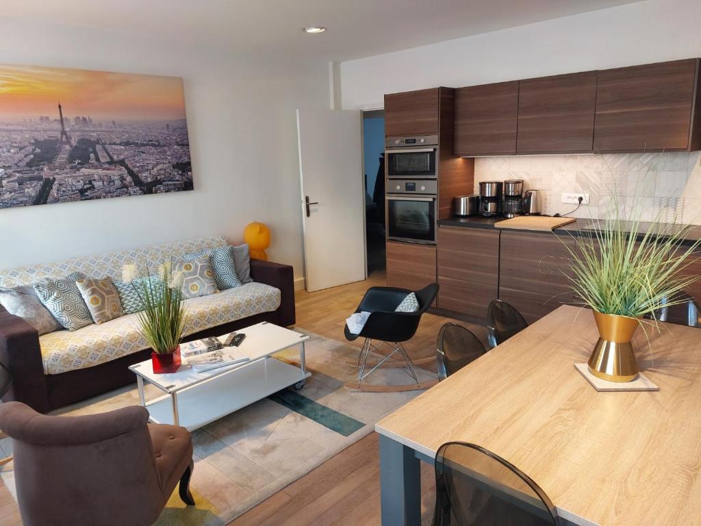 Apartments Paris Centre - At Home Hotel - 3