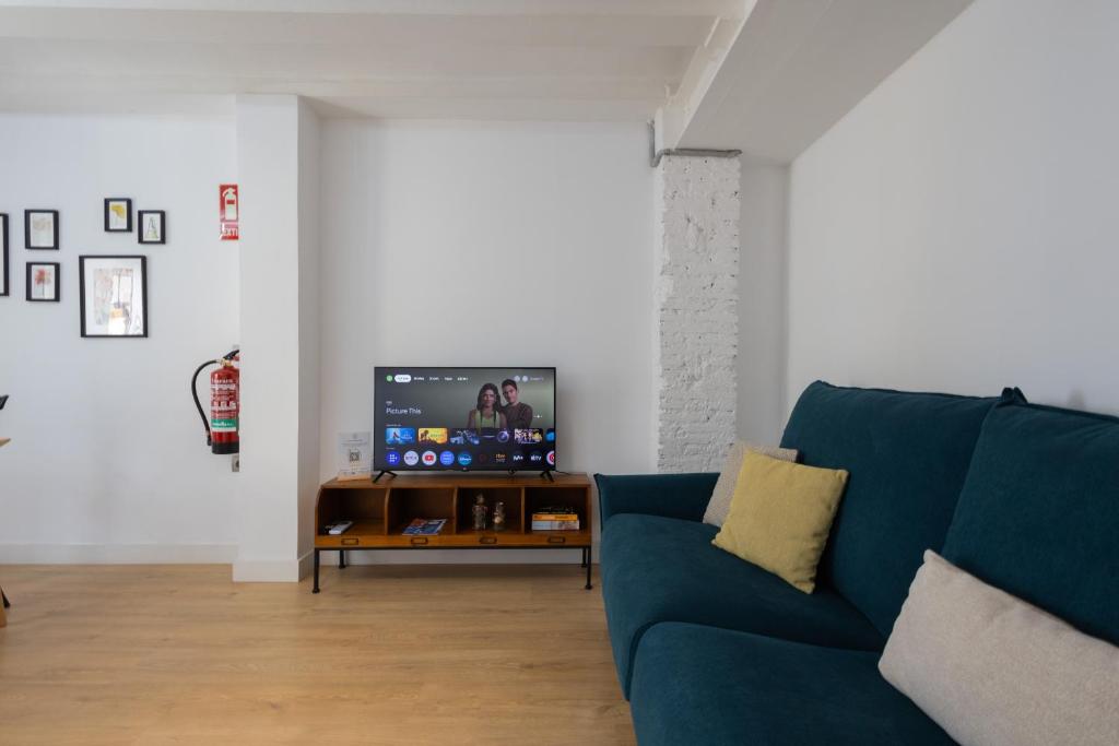 TV a/nebo společenská místnost v ubytování FLORIT FLATS - The Ruzafa Apartment