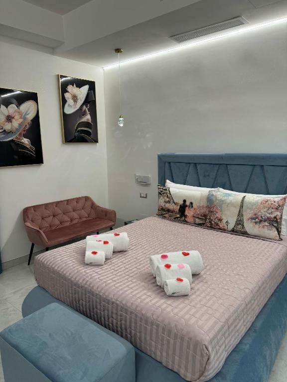 Postel nebo postele na pokoji v ubytování Nuance Suite & Rooms
