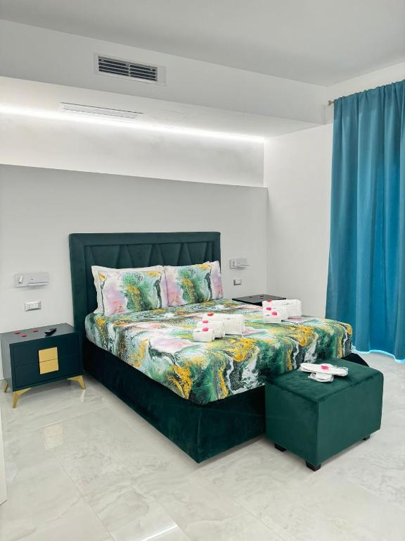 Postel nebo postele na pokoji v ubytování Nuance Suite & Rooms