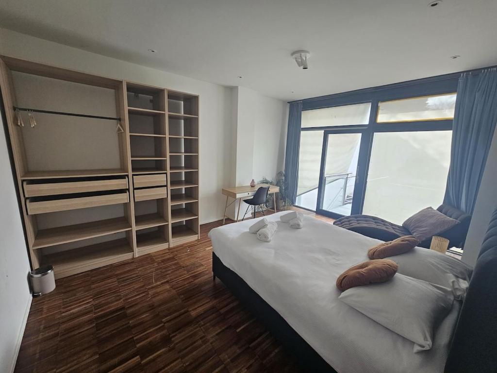 Postel nebo postele na pokoji v ubytování Velvet House