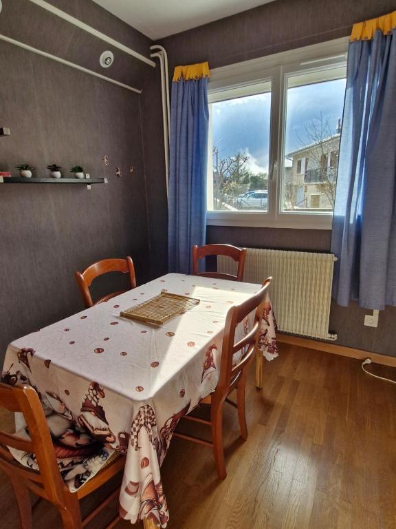Fotografie z fotogalerie ubytování Deux chambres confortables v destinaci Morbier