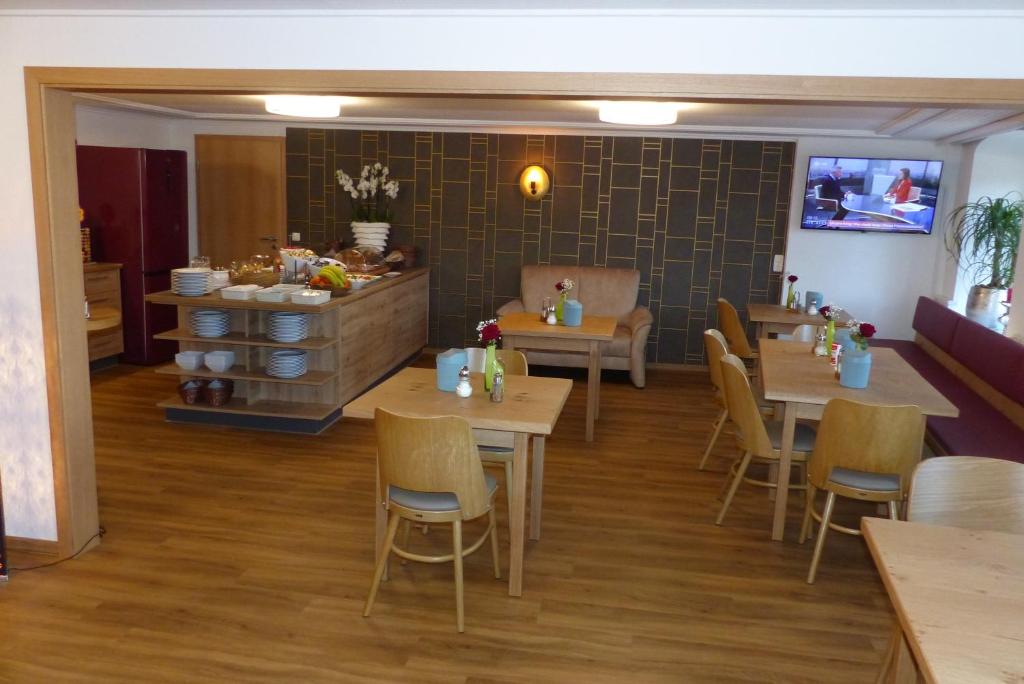 Nápoje v ubytování Hotel Goldener Adler Immenstadt im Allgäu