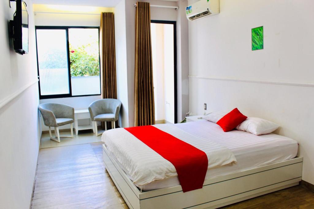 Postel nebo postele na pokoji v ubytování Khanh Linh Hotel