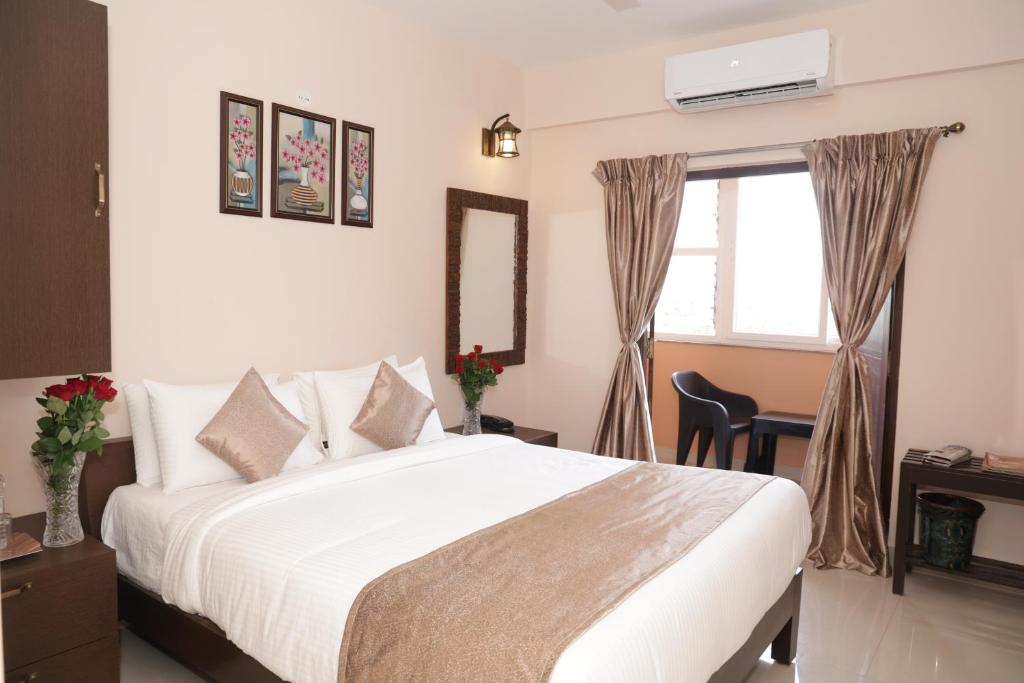 Postel nebo postele na pokoji v ubytování Nazri Hotel - Near Arambol Beach