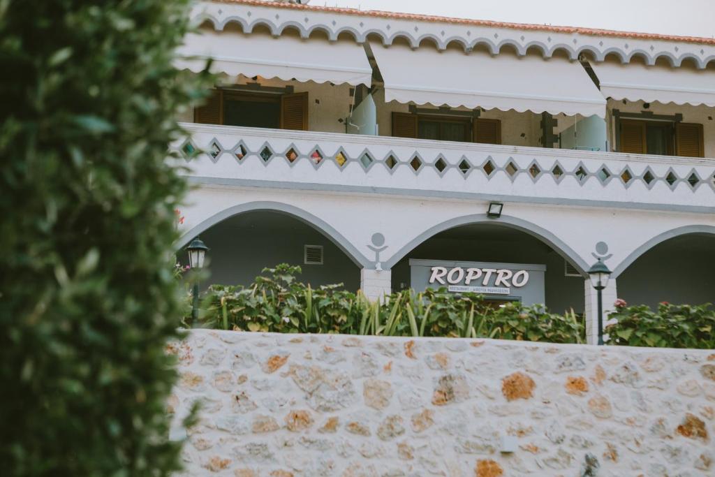 Imagine din galeria proprietății Roptro Rooms în Parga