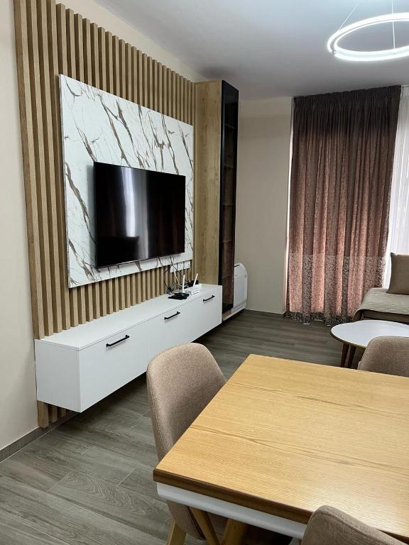 Large Apartment 2