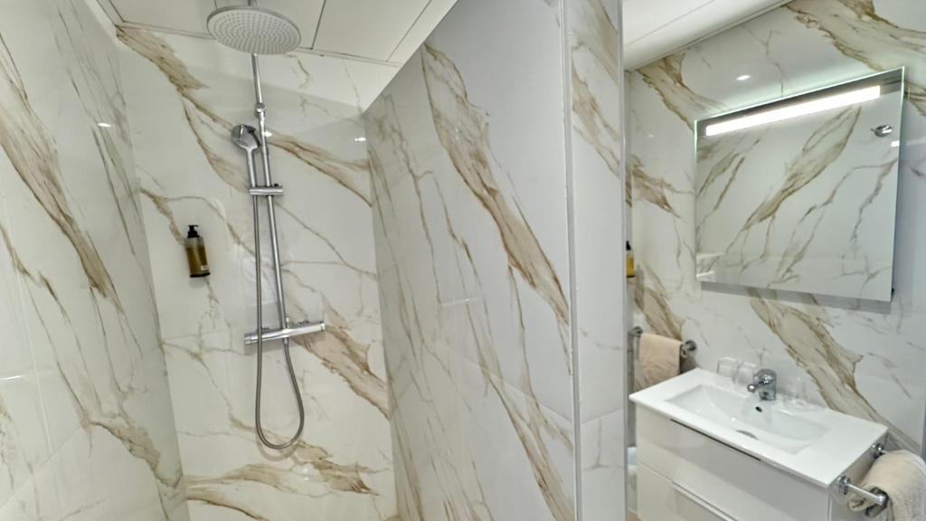 Hôtel Helvétique - Resim 7