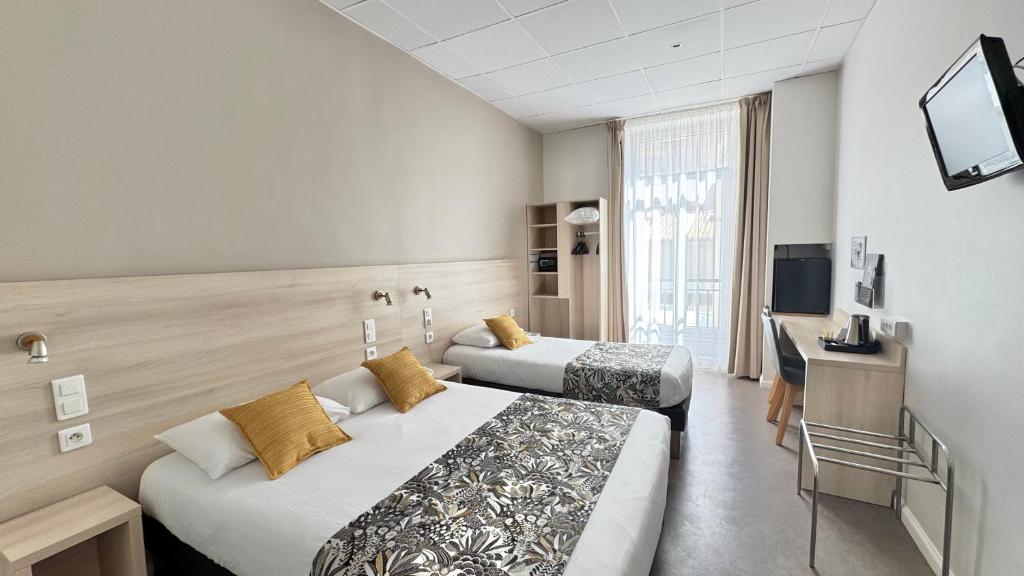 
Triple Room ( 1 Double Bed with 1 Single Bed)
