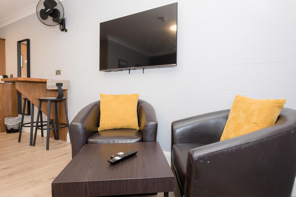 TV a/nebo společenská místnost v ubytování Aran Islands Hotel