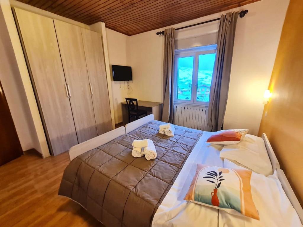 Postel nebo postele na pokoji v ubytování Excelsior Hotel Cimone LowCost
