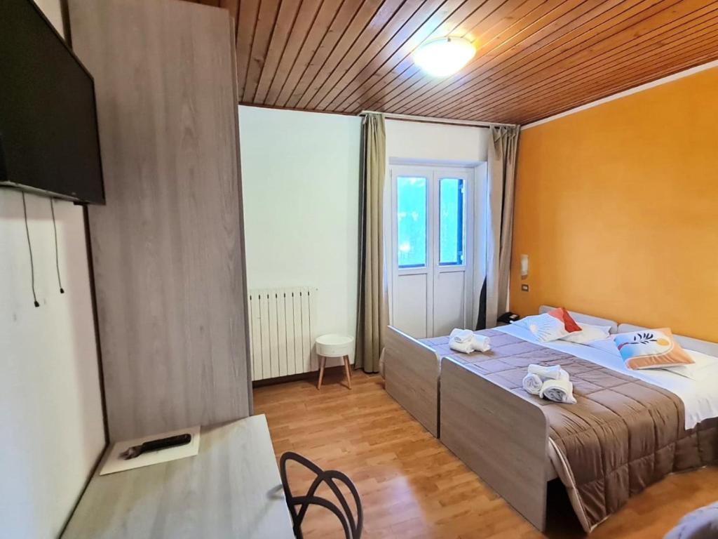 Postel nebo postele na pokoji v ubytování Excelsior Hotel Cimone LowCost