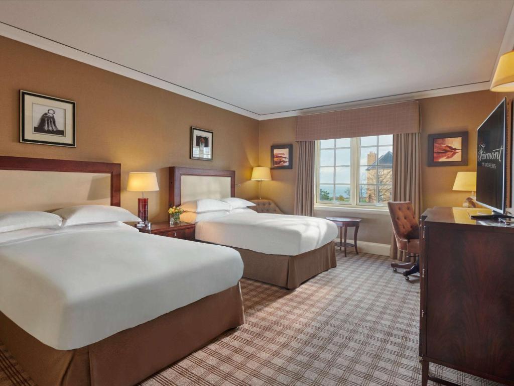 Postel nebo postele na pokoji v ubytování Fairmont St Andrews, Scotland