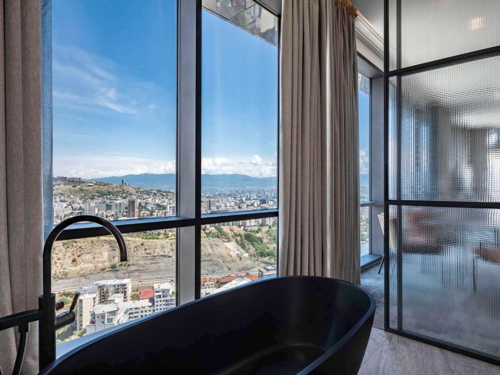 Nespecifikovaný výhled na hory nebo výhled na hory při pohledu z hotelu
