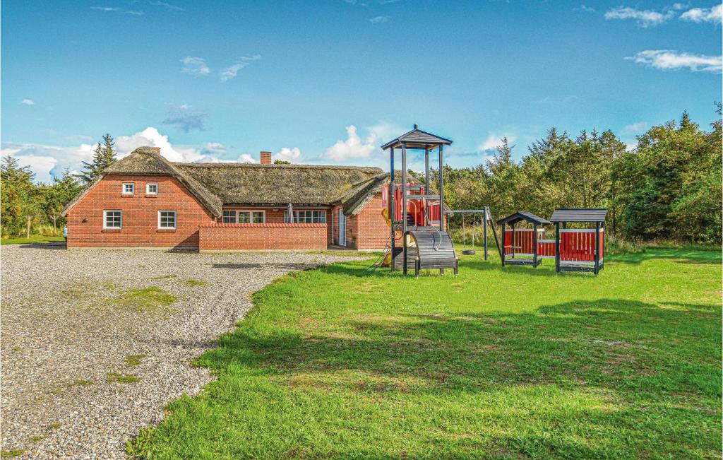 Κήπος έξω από το Stunning Home In Ringkøbing With Sauna