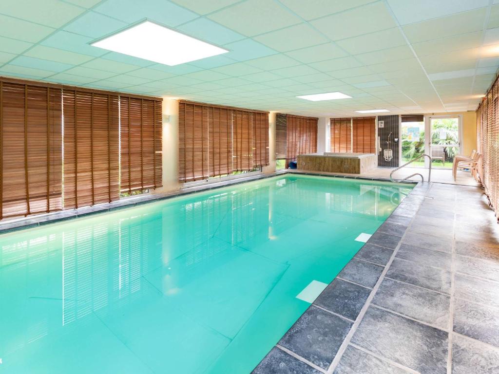 Bazén v ubytování ibis Styles Morlaix nebo v jeho okolí